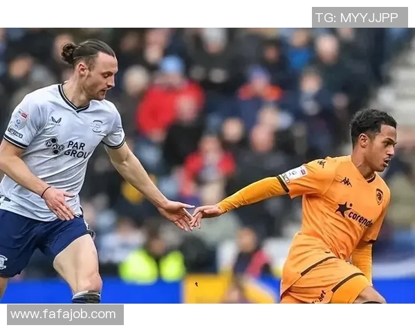 利兹联与哈德斯联队激战在即谁能在英冠赛场中笑到最后