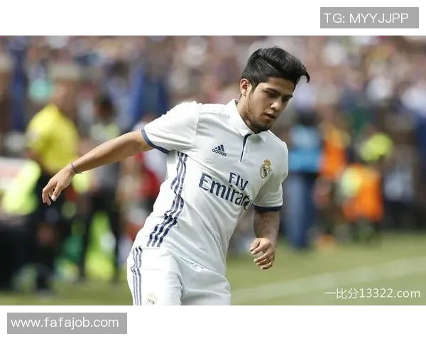 哈维西蒙斯的崛起之路：从青训新星到足球界的璀璨明珠