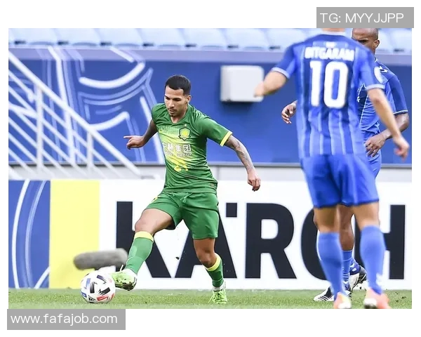 国安与蔚山现代激战正酣比分悬念迭起引发球迷热议 国安与蔚山现代激战正酣比分悬念迭起引发球迷热议