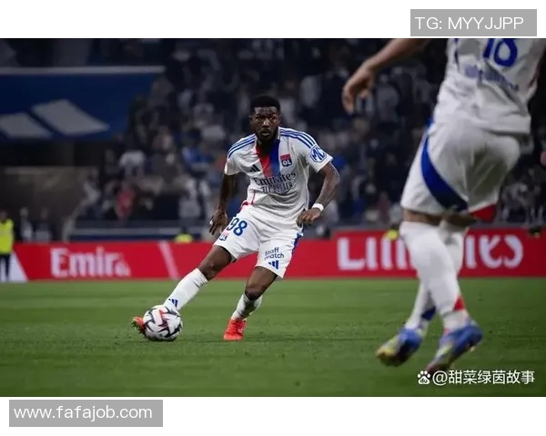 曼城与里昂精彩对决集锦回顾球迷不容错过的瞬间与精彩进球