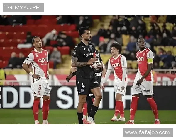 里昂与马赛激战成平局双方各自展现足球魅力与实力