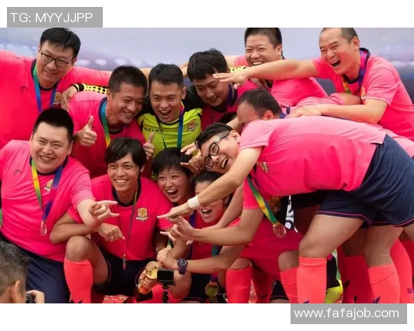 防卫者与河床的巅峰对决回顾2015年足球盛宴的激情与荣耀 防卫者与河床的巅峰对决回顾2015年足球盛宴的激情与荣耀