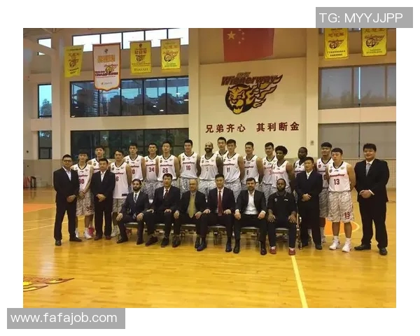 东莞银行队与广东队激战正酣谁能在这场对决中笑到最后