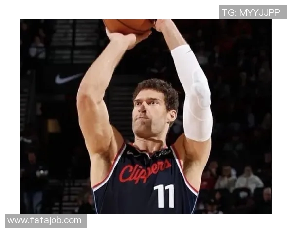 布鲁克洛佩斯：从篮球新星到NBA巨星的辉煌历程与成就解析